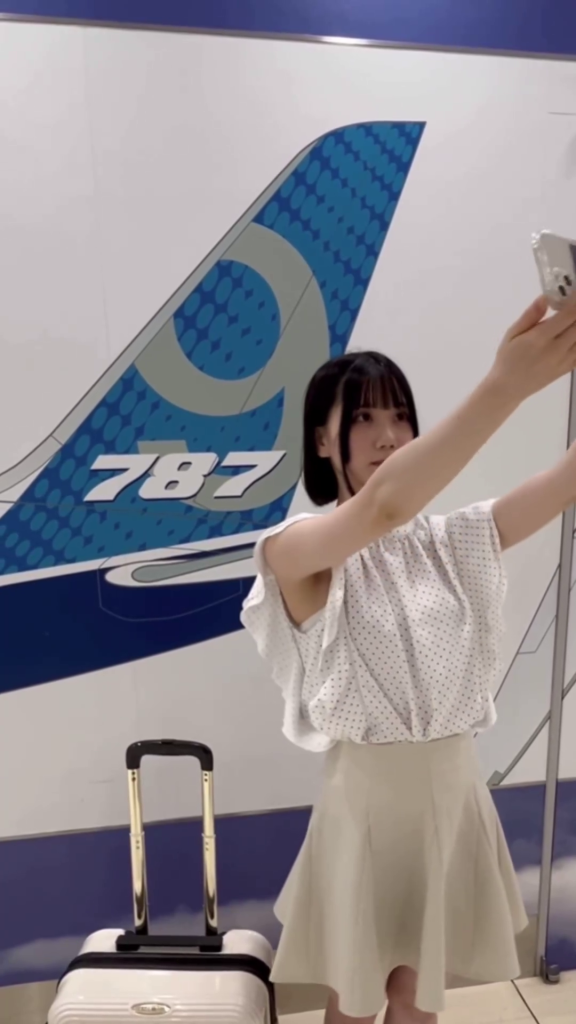 鈴木愛來さん 羽田空港 ANA Blue Base Tourへ