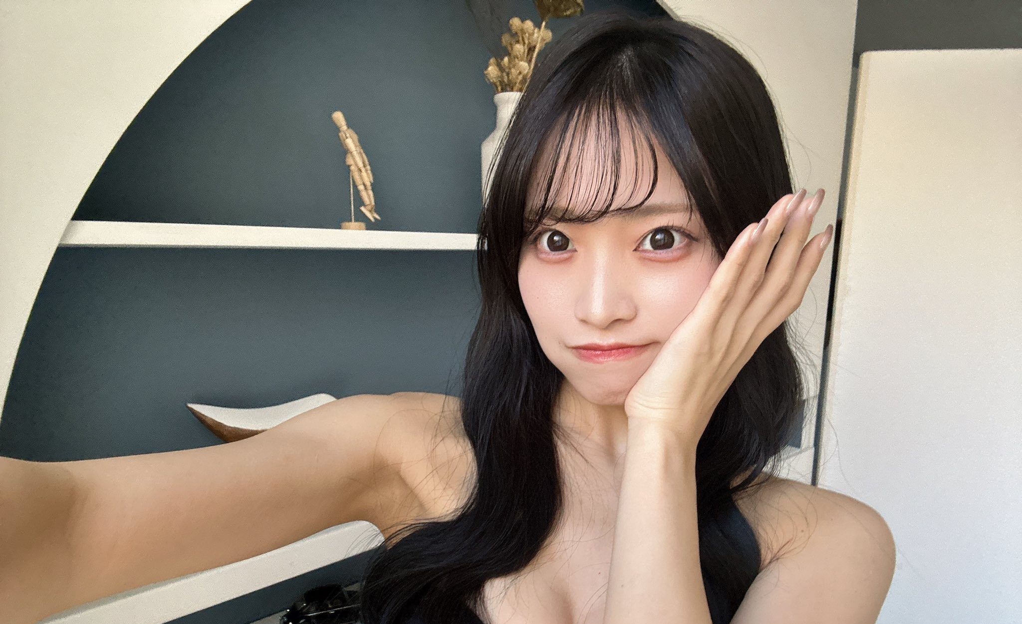 入内嶋涼さん「2024年ラストまでグラビア …！🫣みなさんのゲット報告待ってます🫶🏻」