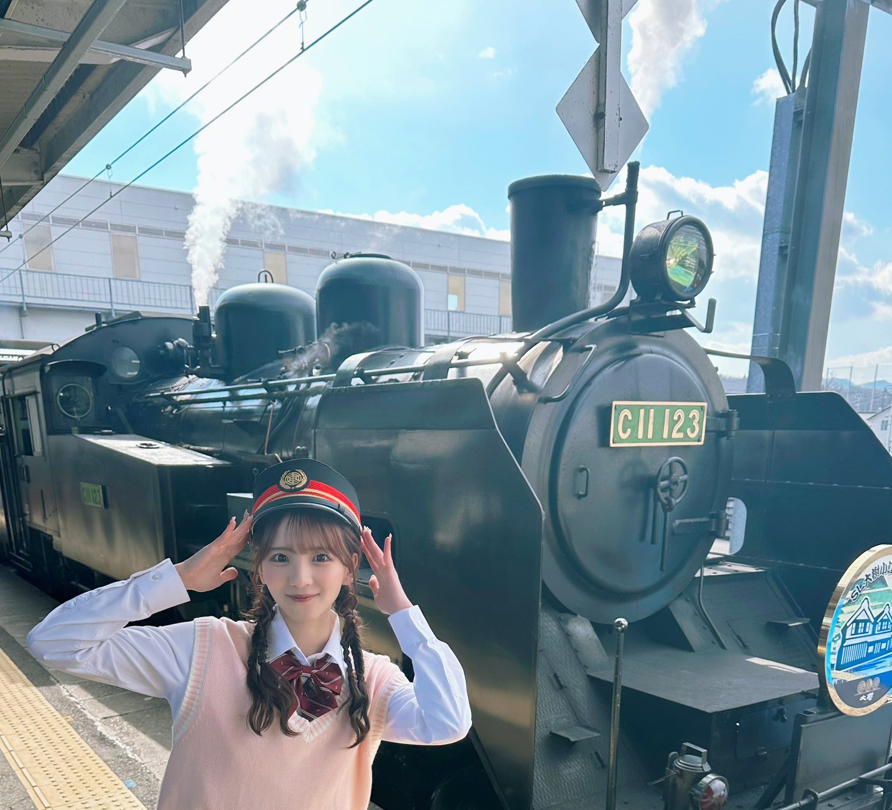 末永桜花さん「やってみたかったテープカットの夢が叶いました✨🍓」