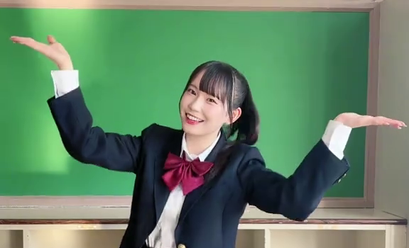 制服で踊る大村杏さん「気持ちはJKです🙏🏻」【TikTok】