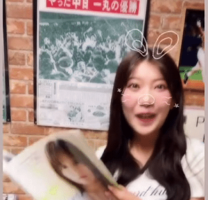 鎌田菜月さんの1st写真集「やさしい日差し」を見た篠原京香さん