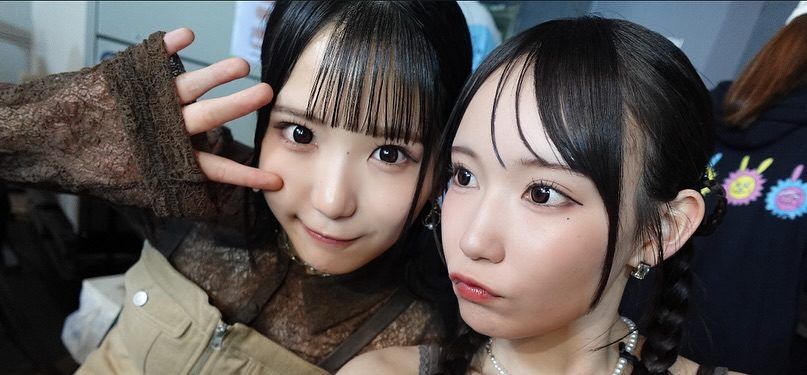 【画像】あずにじ（大村杏、伊藤虹々美さん）ツーショットかわいい【karmaの衣装】