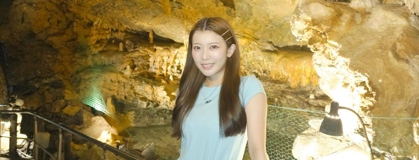 たんけんする篠原京香さん 竜ヶ岩洞